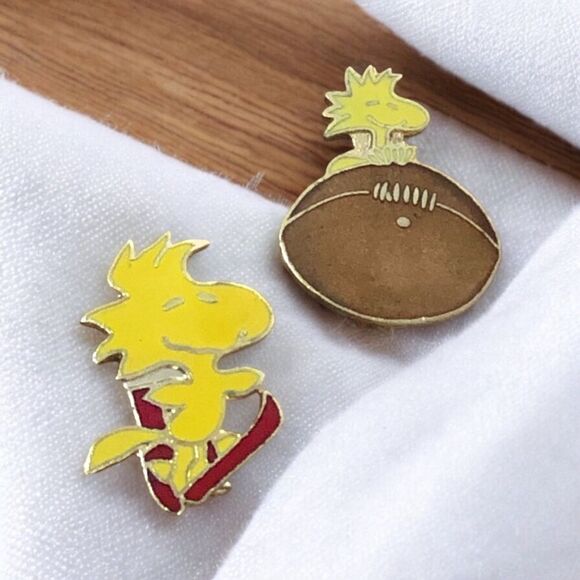 BOGO Vintage Alva Taiwan Snoopy Pins - Picture 3 of 5